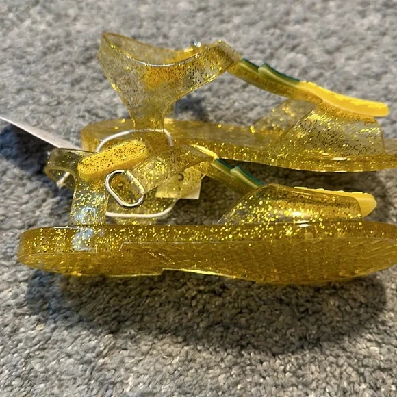 NWT Toddler Girl size 6T Yellow Jelly Sandals - Picture 4 of 7